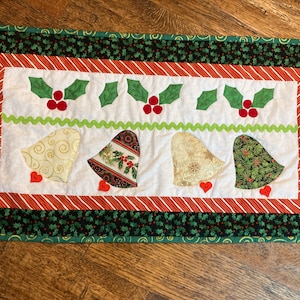 Table Runner - Christmas -Carol of the Bells