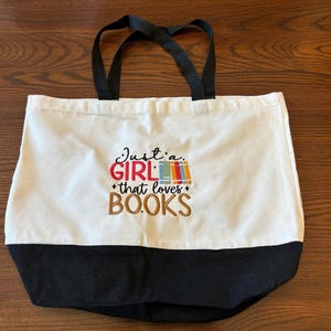 Sac fourre-tout en toile - Cartable de bibliothèque - Tissu brodé matelassé - Just a Girl That Loves Books