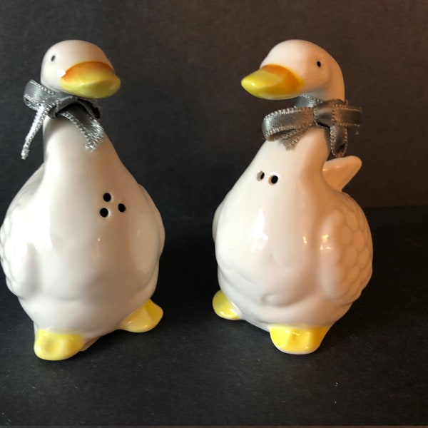 Salt and Pepper Shakers Swans Geese Ron Gordon Designs Spice of LIfe Collection Korea