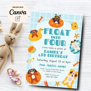 Pode incluir: Um convite de aniversário azul e amarelo com tema de piscina. O convite diz "Float into Four" e "Daniel's 4th Birthday". Também inclui a data e hora da festa, bem como o local e as informações de RSVP.