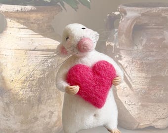Needlefelted Mouse with Heart – Handmade Wool Mouse Figurine Forbirthday