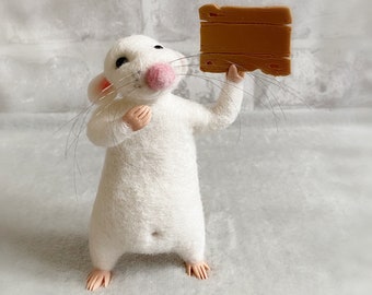 Felted Wool Mouse with Message Board: Collectible Figurine