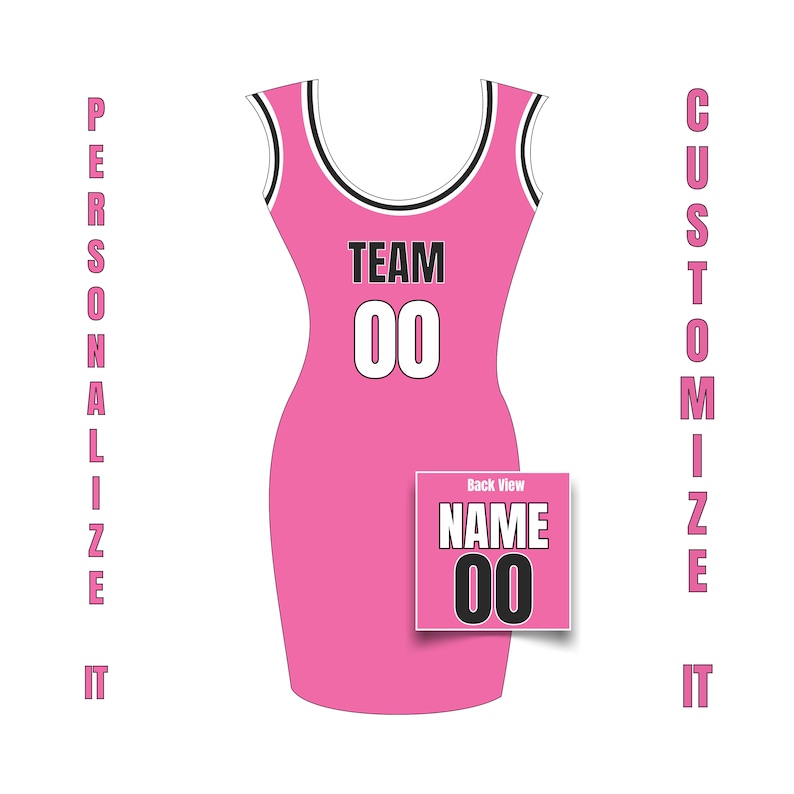 Puede incluir: Un vestido deportivo rosa con la palabra "TEAM" y el n&uacute;mero "00" impresos en la parte delantera. La vista trasera muestra un cuadrado m&aacute;s peque&ntilde;o con la palabra "NAME" y el n&uacute;mero "00". Las palabras "PERSONAL&Iacute;ZALO" y "PERSONAL&Iacute;ZALO" est&aacute;n impresas verticalmente.