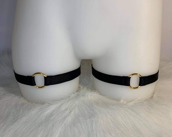 Leg Garter with Round Metal Shape