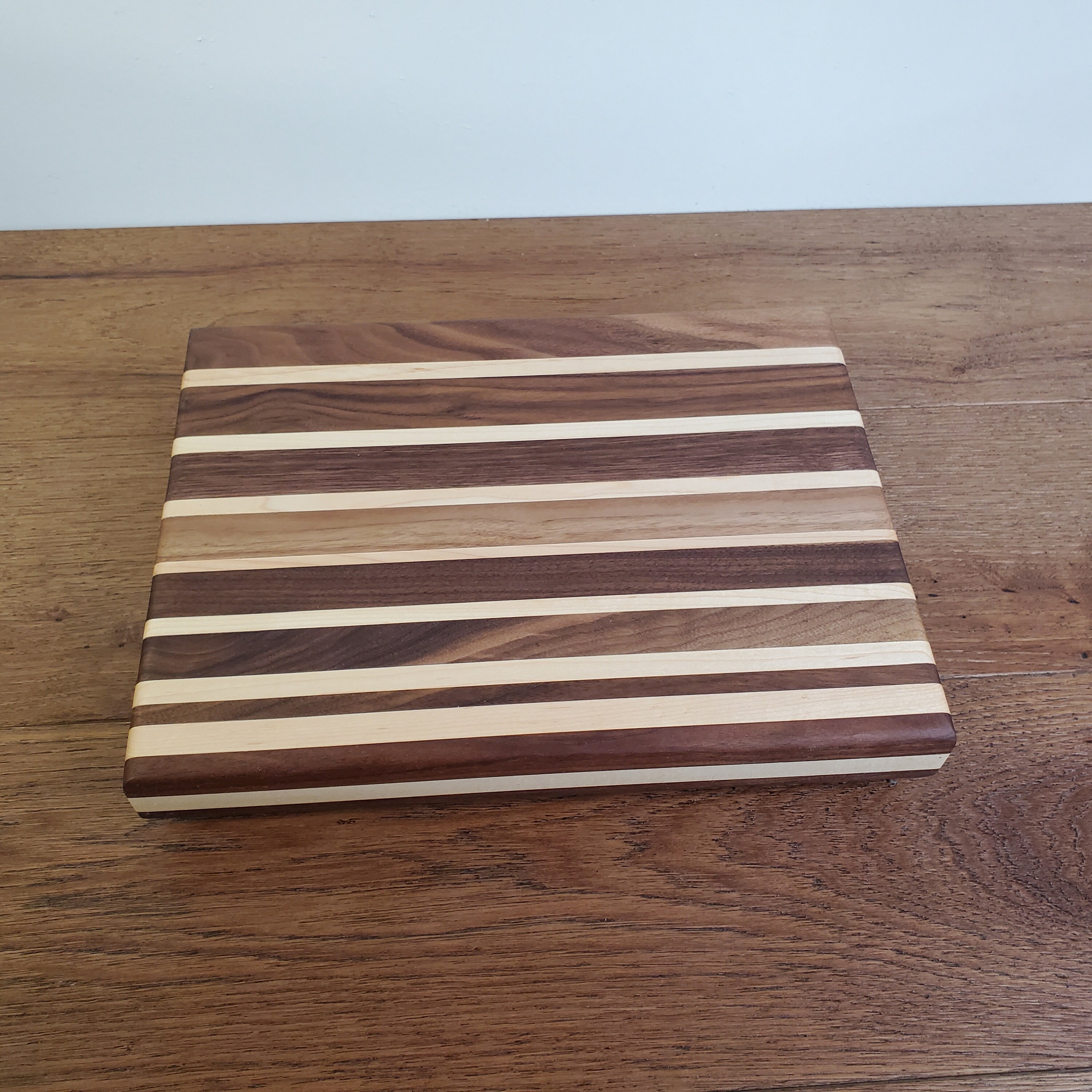 Walnut and Maple Hardwood Cutting Board – G. Loebick Woodworks