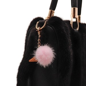 Eistüte Echter Nerz Pelz Schlüsselanhänger - Süßer Fuzzy Charme - Luxus Mode Charms für Taschen Geldbörsen Taschenbücher Schlüssel - Pink