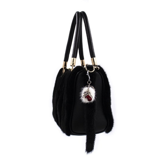 Portachiavi con mazze da golf in borsa con pompon in pelliccia di