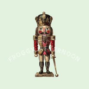 Könnte beinhalten: Ein Nussknacker aus Holz im Vintage-Stil, mit einer roten und goldenen Uniform, einer schwarzen Krone und einem Schwert. Der Nussknacker hat ein bemaltes Gesicht mit einem Schnurrbart und einem roten Bart.