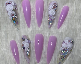 Unghie finte con cristalli rosa