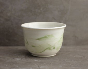 Medium Planter in White and Green - 4.5"