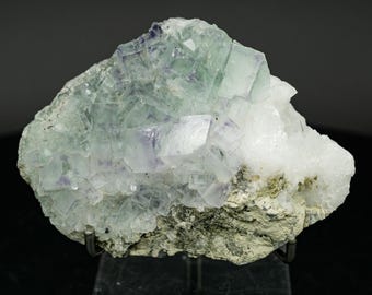 Fluorita verde y morada con cuarzo cristalino y soporte acrílico Zhejiang