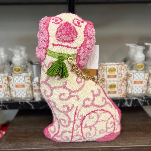 Coussin rose et vert pour chien Staffordshire