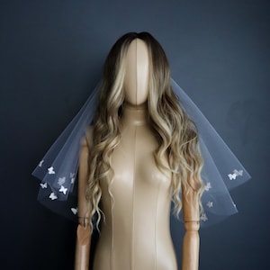 BRIDAL SHOWER VEIL with butterflies - Short White Butterflies Veil - Veil with Butterflies