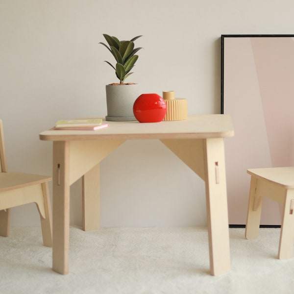 Kinder Spieltisch aus Holz | Moderner Kindertisch | Montessori Kindertisch | Absetztisch