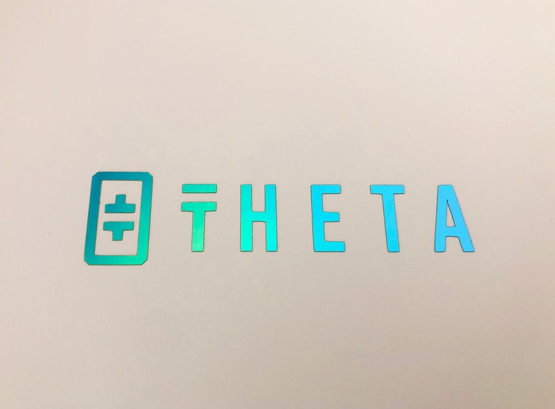 Puede incluir: Un logotipo azul y turquesa con la palabra "THETA" en una fuente sans-serif.