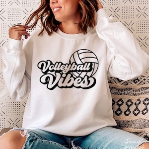 バレーボールバイブスSVG、試合当日のバレーボールSVG、バレーボールSVG、バレーボールママSVG、バレーボールママシャツSVG、チームスピリットSVG、スポーツママSVG