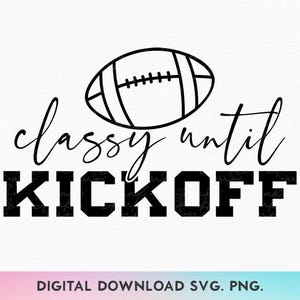 Elegante até o início do jogo SVG, Dia do jogo de futebol SVG, Dia do início do jogo SVG, Esportes de outono SVG, Camisa de futebol SVG, Clima do dia do jogo SVG, Porta traseira SVG