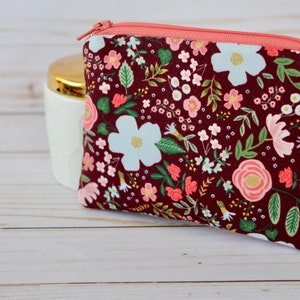 Rifle Paper Co. - Garden Party - Wild Rose - Borgoña Metálica Pequeña Bolsa con Cremallera, Mini Cartera, Monedero