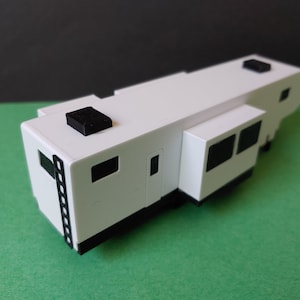 S 1:64 scale Keystone Avalanche 5th wheel RV camper for Greenlight trucks