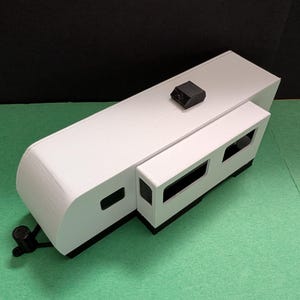 HO 1:87 scale Winnebago mini 32.5 ft towable camper RV