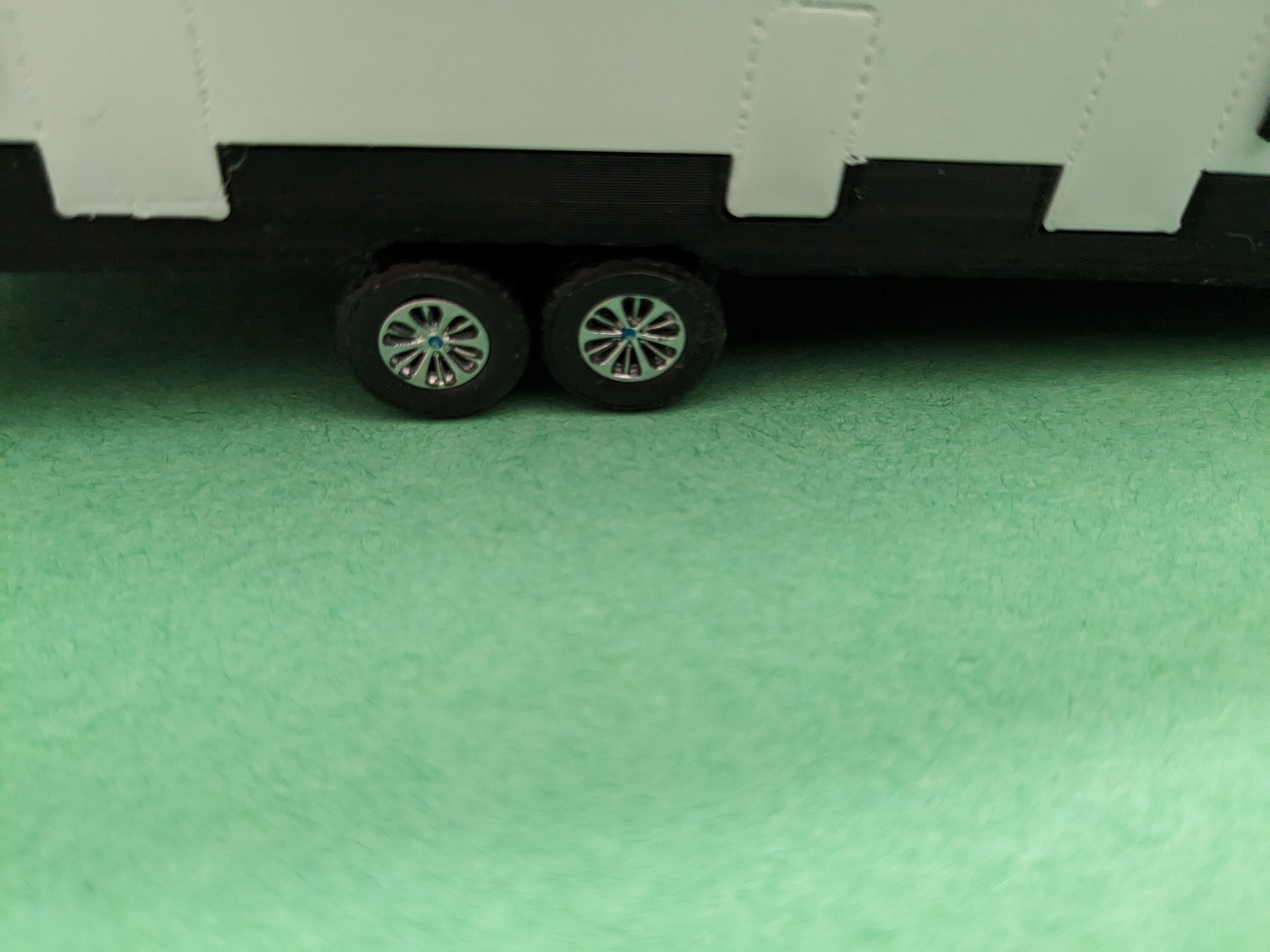 Keystone Hideout 25RDS Scala 1:64 Ford Truck Con Ruote Girevoli - Artigianale 2023