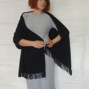Schwarze Hexe Merino Kaschmir Stola Oversized schwarz wrap Fransen Woll Stola Gothic Stola Gothic Stola