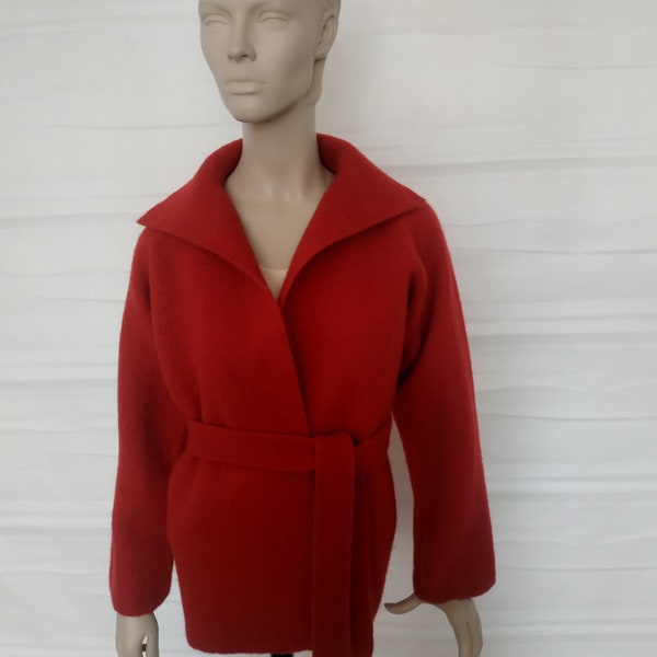 Cardigan kimono en laine rouge bouillie ceinturée ouverte avant en tricot épais Manteau de robe ample coupé Manteau feutre Hygge cocoon