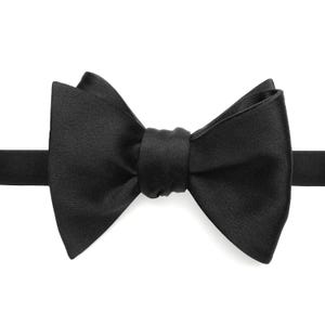 Einzigartige Fliege aus schwarzem Satin zum Selbstbinden, Schwarze Hochzeits Fliege zum Selberbinden, Schwarze Hosenträger für Herren