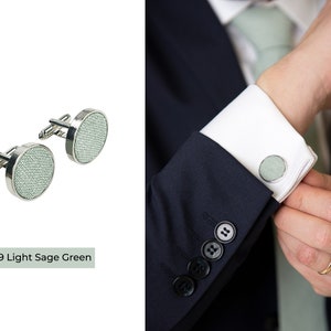 Light sage green cufflinks.
Hellsalbeigrune Manschettenknopfe.
Boutons de manchette vert sauge clair.