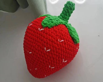 MOTIF: Peluche fraise faite à la main, motif de fraise au crochet, motif de cadeaux tricotés à la fraise