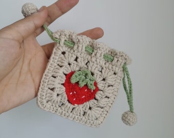 PATRÓN:Bolsa con cordón de fresa a crochet, PATRÓN Monedero