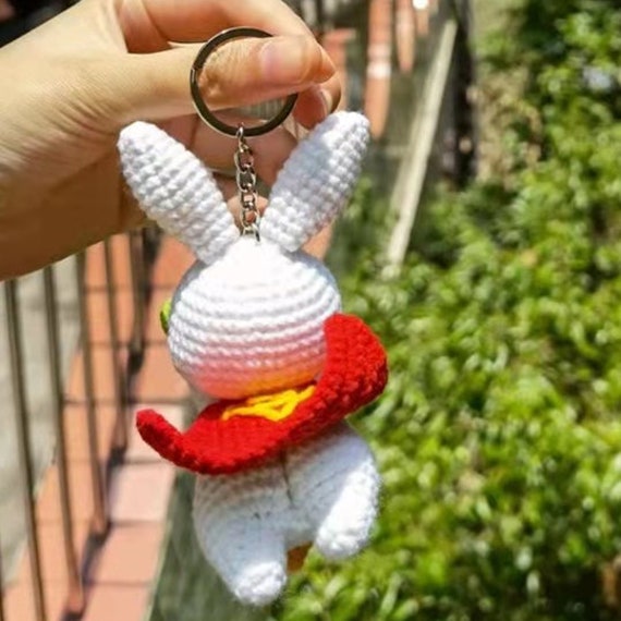 Coniglietto all'uncinetto con carota ,Portachiavi Coniglio Amigurumi,  Portachiavi all'uncinetto, Coniglio fatto a mano, Coniglietto animale  farcito fatto a mano -  Italia