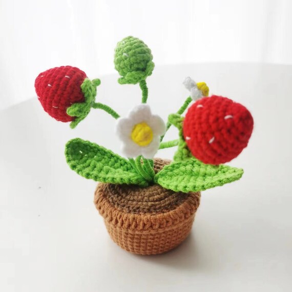 パターン: かぎ針編みのイチゴ、あみぐるみのイチゴのパターン、植物の