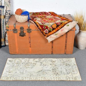 Kleiner anatolischer Vintage-Teppich von Noyre, 50 x 100 cm, Türkischer Handgefertigter Teppich