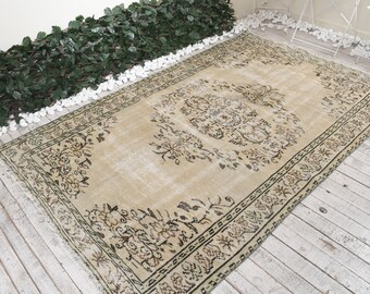 ベージュラグ、トルコラグ、5.1 x 8.2フィート、ヴィンテージラグ