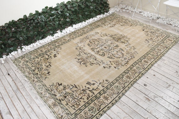 ベージュラグ、トルコラグ、5.1 x 8.2フィート、ヴィンテージ