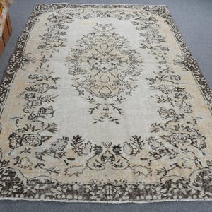 Vintage Rug, Turkish Rug, 6x9 Large Rug, Antique Oushak Rugs, Rugs For Bedroom, 5.5x8.6 ft Beige Rug, Vintage Wool Rug With Tassels,