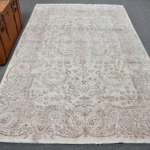 Vintage Turkish Rug, Beige Distressed, 9x5ft, Oriental Floral Pattern, Unique Area Carpet, Classic Home Decor