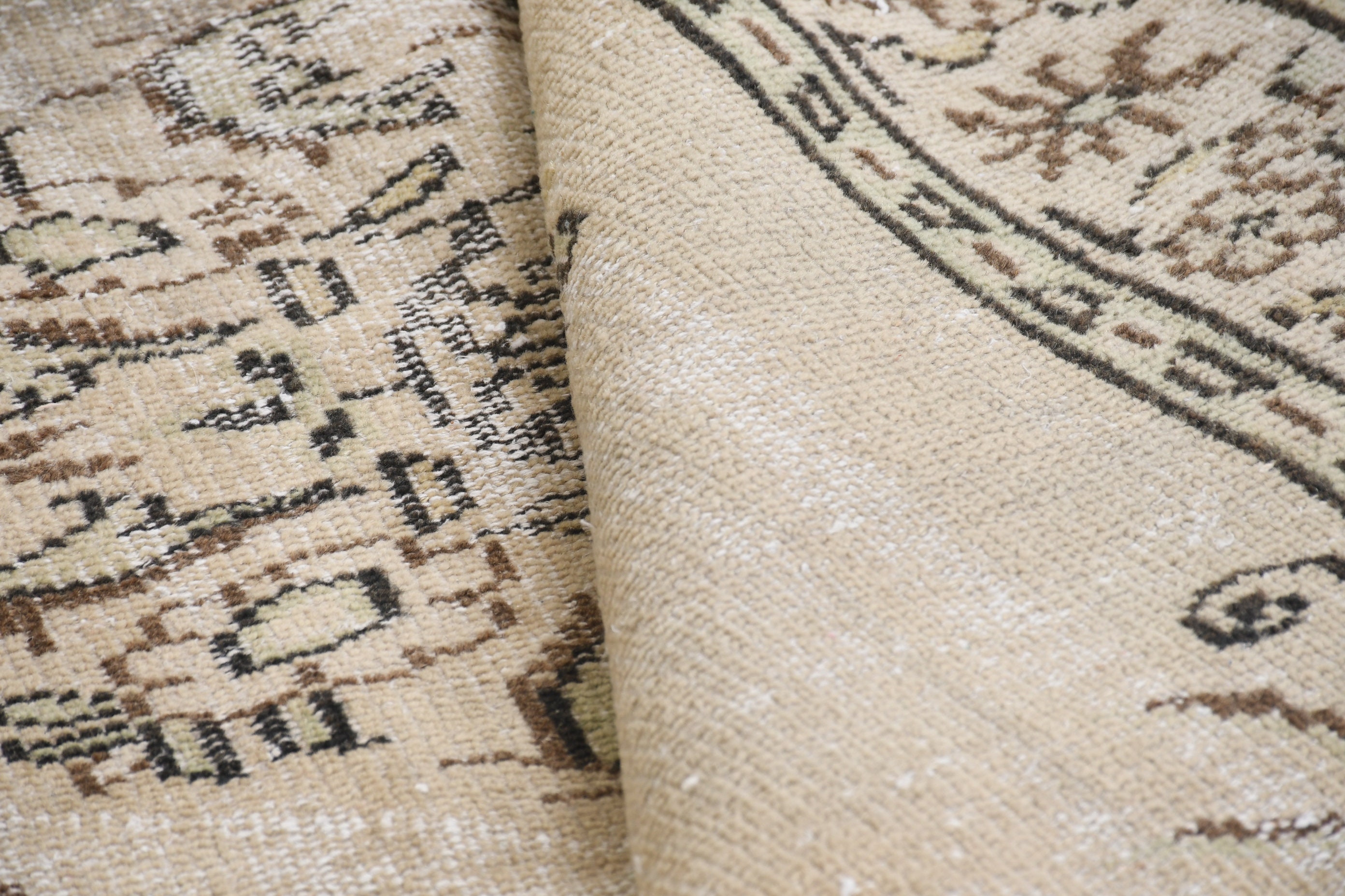 ベージュラグ、トルコラグ、5.1 x 8.2フィート、ヴィンテージラグ