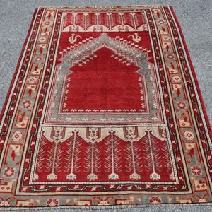 Turkish Prayer Rug, Anatolian Rug, 4x6 ft, Vintage Rug, Handmade Rug, Red Area Rug, Ethnic Design, Home Decor, Wool Rug, Traditional Carpet