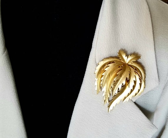 Vintage gold Trifari crown brooch, marijuana leaf… - image 8