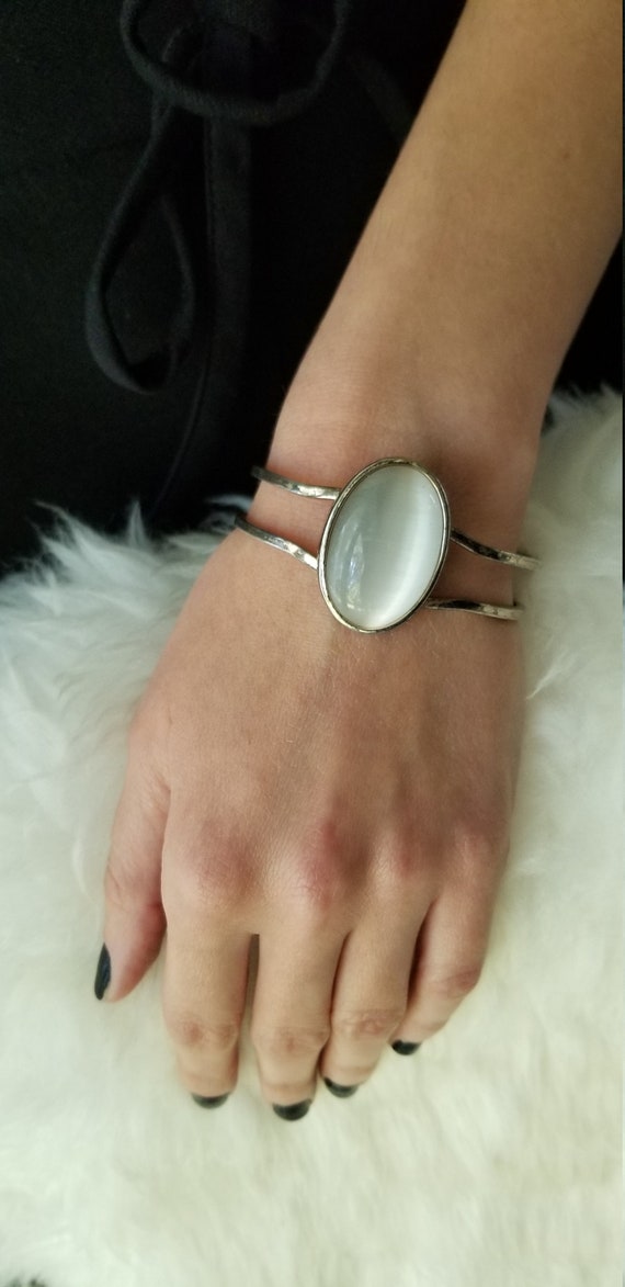 Vintage Elegant Bracelet with Cat eye gemstone Sil