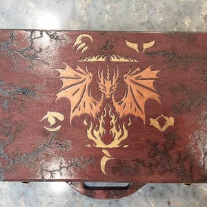 Caixa de deck Commander Multi, EDH, MTG, Lichtenberg Burns, Madeira pintada, Maleta, fractal Burns, Magic the Gathering, Wood Burn, opções de cores