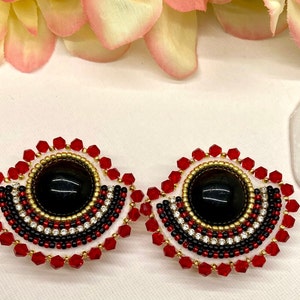 Superbes boucles d'oreilles en perles noires avec chaîne en strass et perles de rocaille en rouge et or, cadeau unique en son genre pour maman