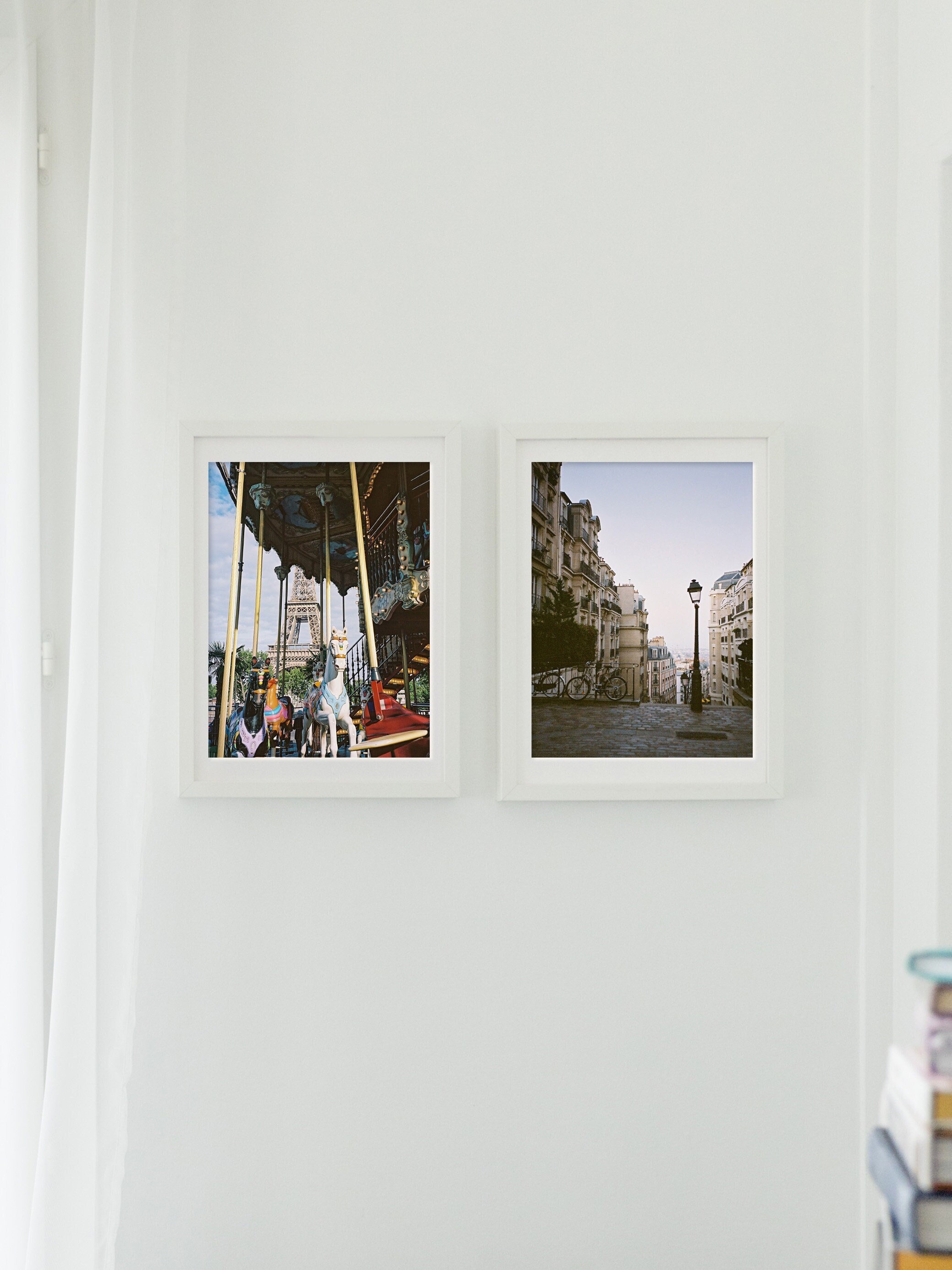 Ensemble de Deux Tirages Photographie Parisienne Par Elena Hmeleva