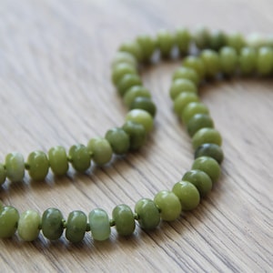 Naszyjnik z zielonego jadeitu, ręcznie wiązany z kamieniami szlachetnymi, naszyjnik z koralikami z jedwabiu