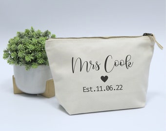 Personalised Bride Makeup Bag, Cosmetic bag, Bridesmaids Proposal Gift, Wedding Day Gift, Mrs Makeup Bag