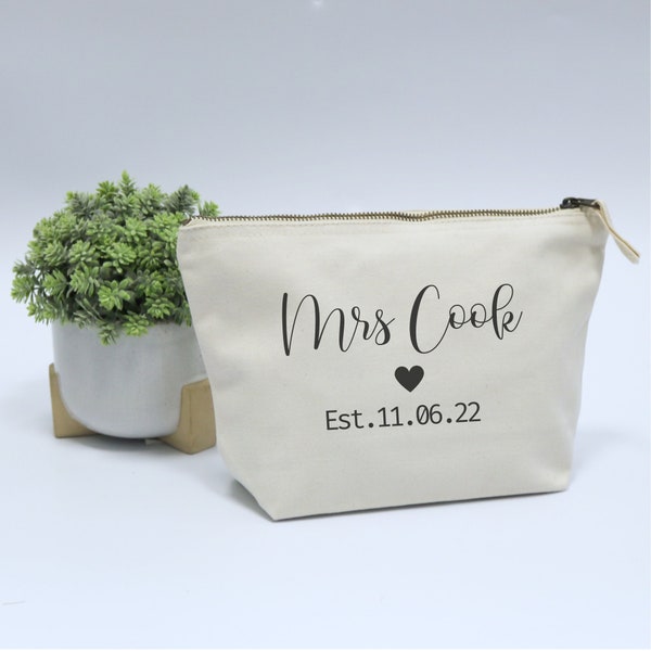 Personalised Bride Makeup Bag, Cosmetic bag, Bridesmaids Proposal Gift, Wedding Day Gift, Mrs Makeup Bag