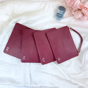 Personalisiertes Saffiano Ledertäschchen, Trauzeugin Geschenk, Initialentäschchen für Mama, Geschenk für Sie,