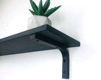 Estante flotante negro con soportes de madera Estantes modernos únicos en la pared